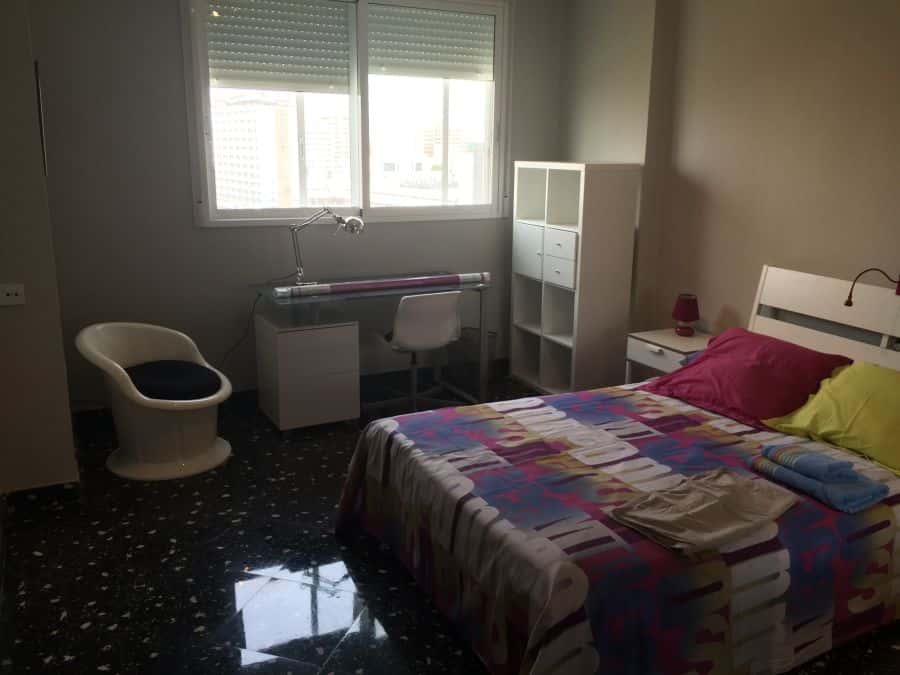 Habitación en piso de 5 habitaciones en Extramurs
