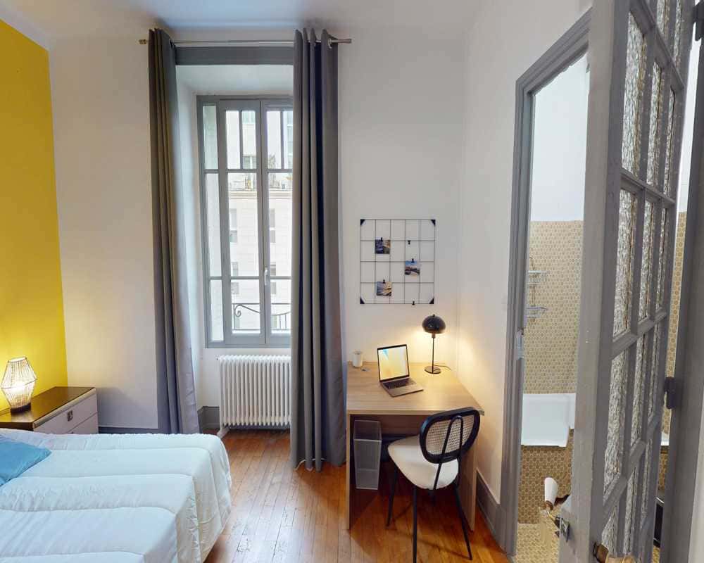 Chambre dans le rue de crequi