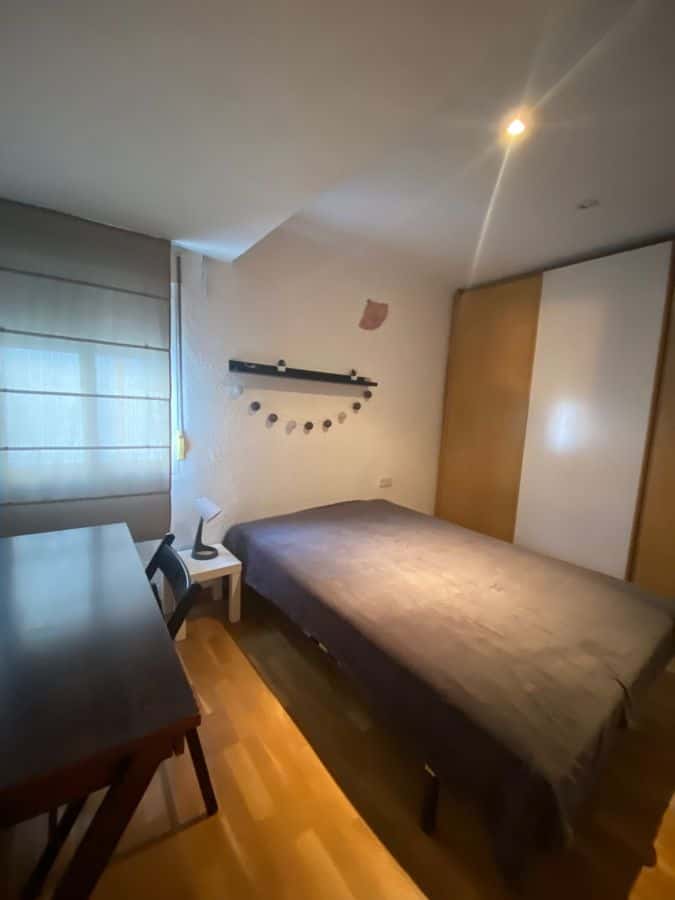 Habitación en piso de 3 habitaciones en Rascaña