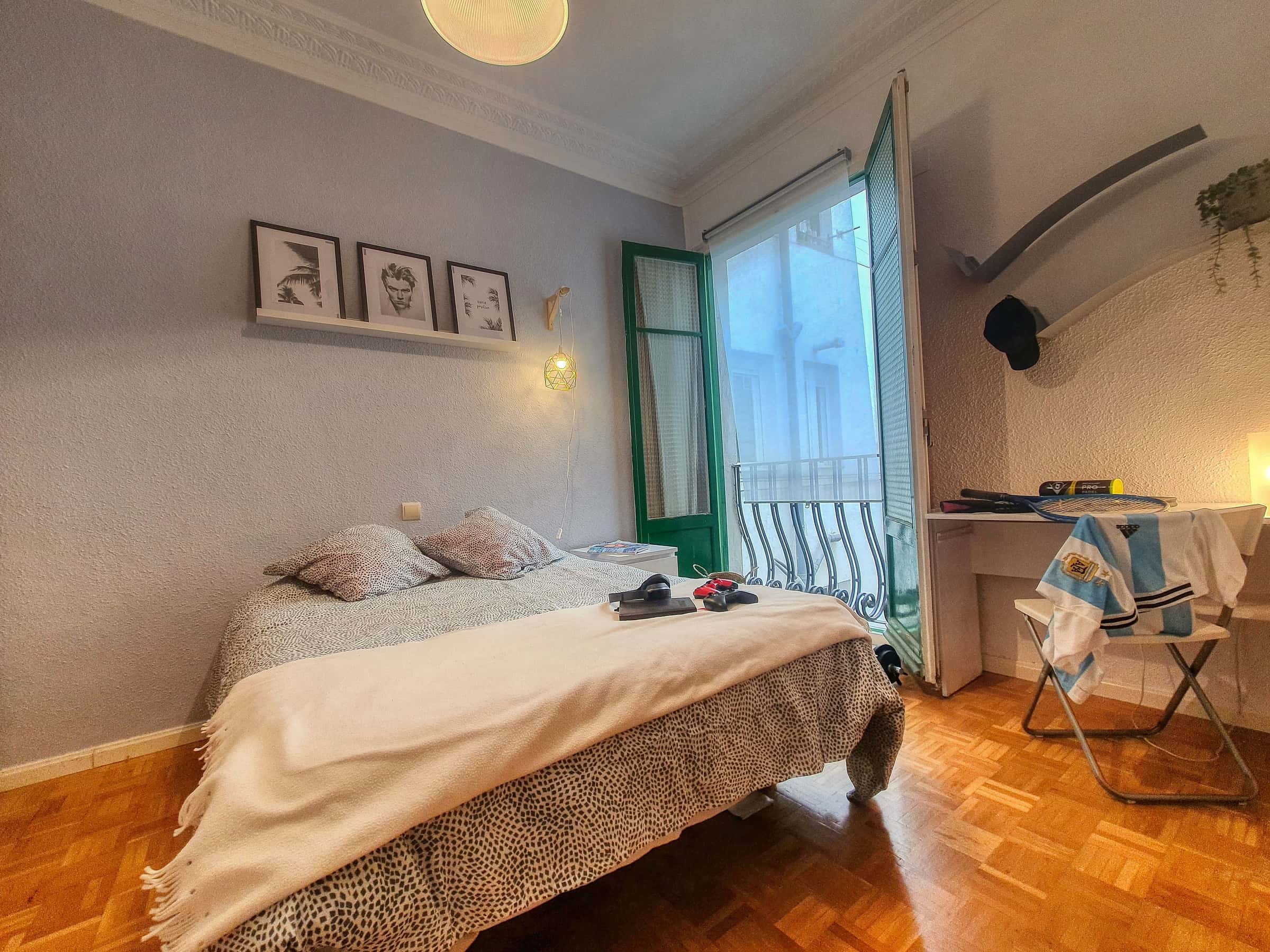 Chambre dans Calle de Vallehermoso, Madrid pour 100 m² avec 5 chambres