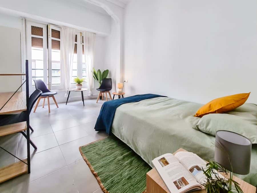 Habitación en piso de 7 habitaciones en Ciutat Vella