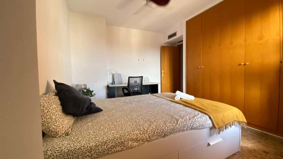 Habitación en piso de 4 habitaciones en Rascaña