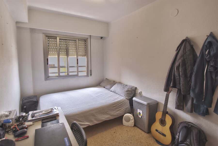 Habitación en piso de 7 habitaciones en Ciutat Jardi