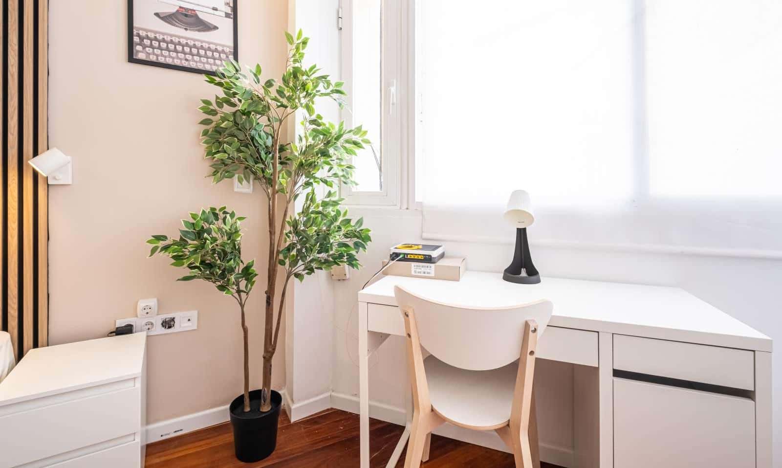 Double bed in Rooms for rent in Alicante