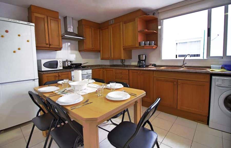 Habitación en piso de 5 habitaciones en Algirós