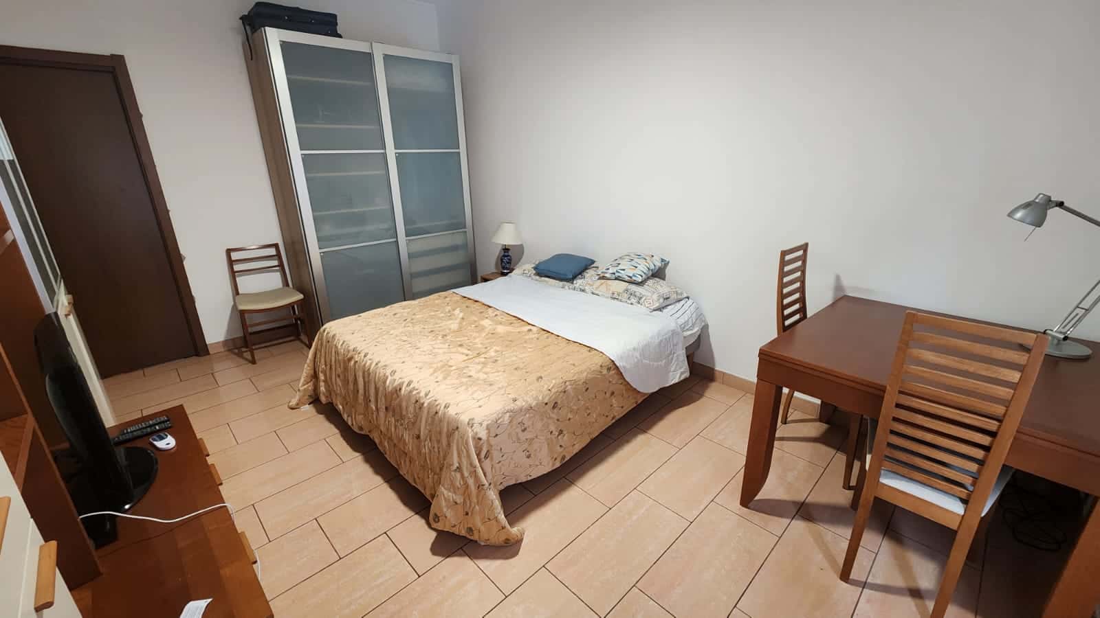 Stanza in Via Flavio Andò, Milano di 70 m² con 2 camere