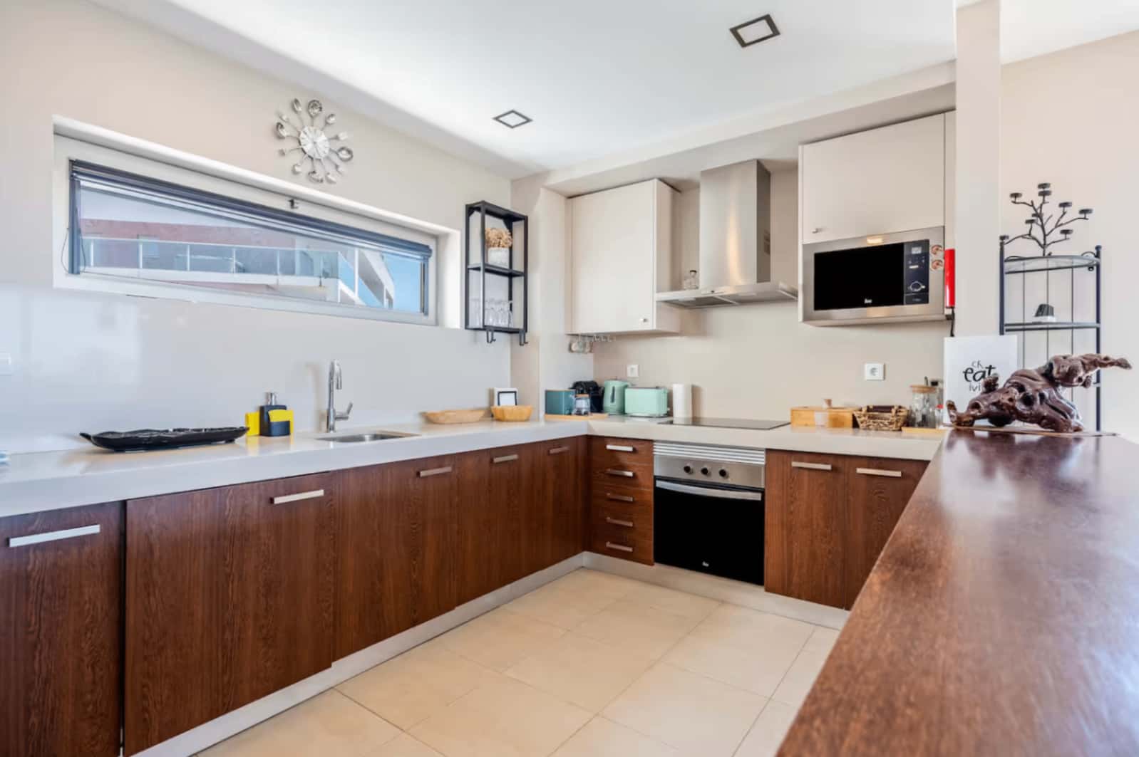 Astounding 2BDR apartment with private terrace and condo with pool