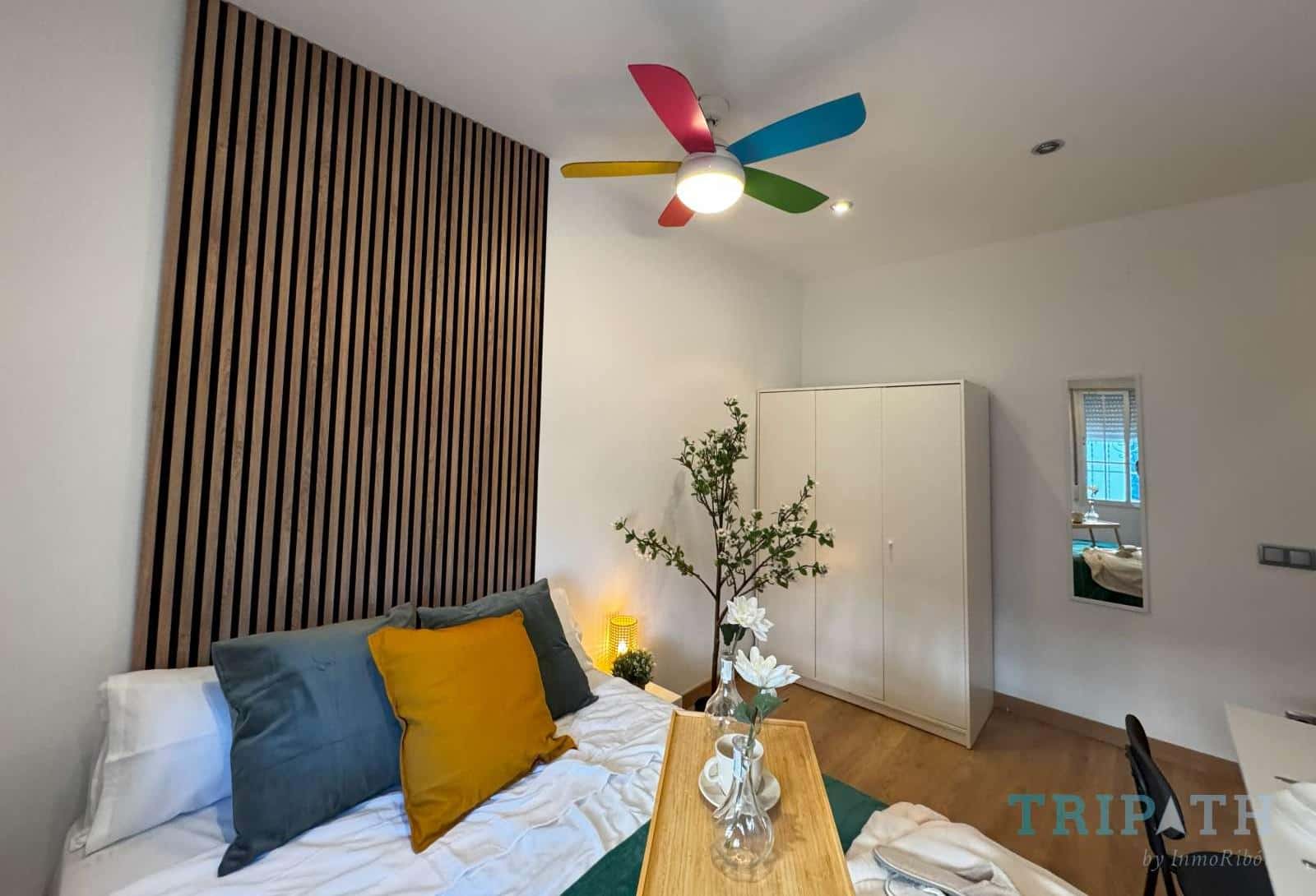 Double bed in Magnificent rooms for rent located in Madrid