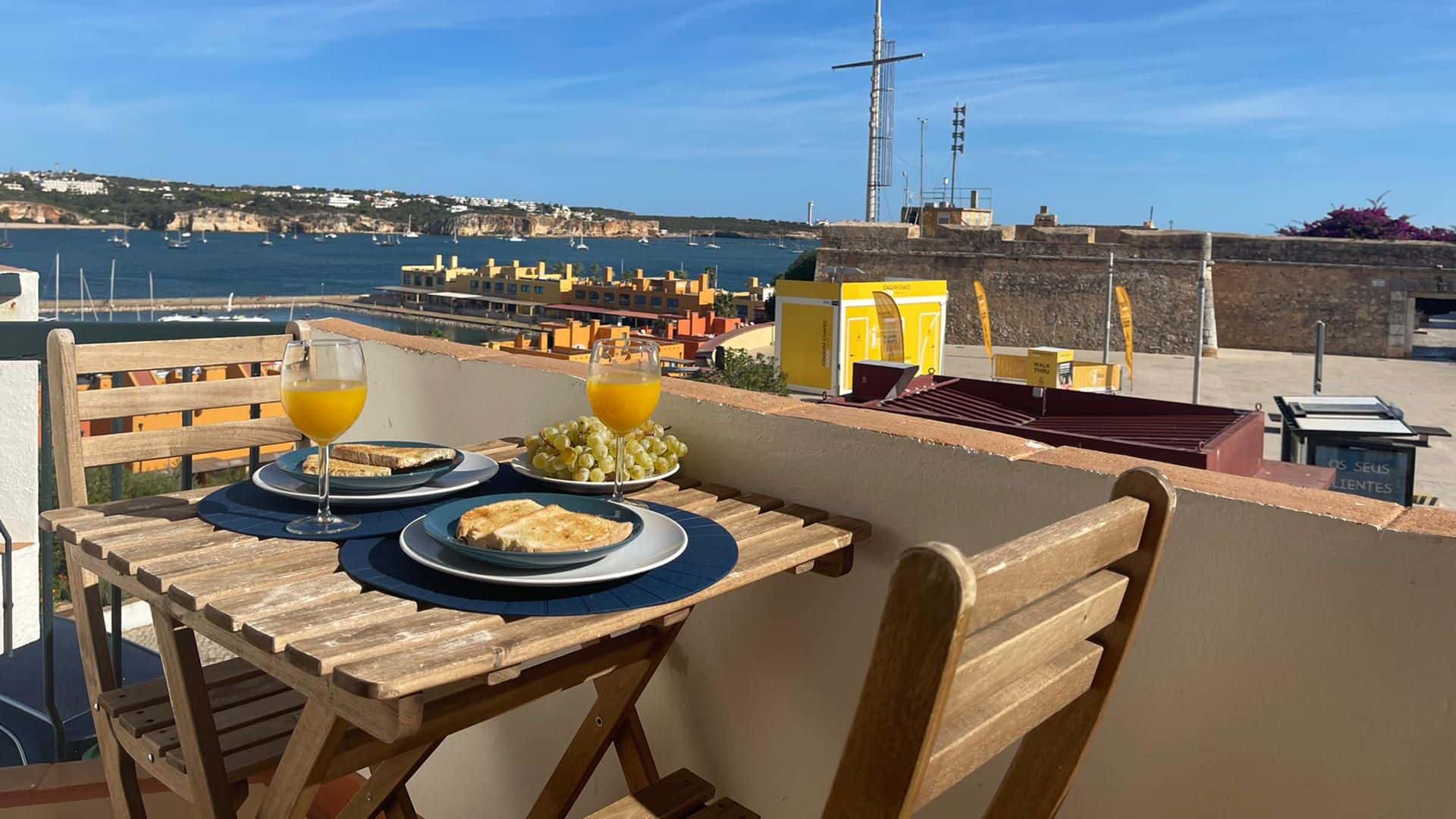 Fortaleza 1BDR Apartment W/Balcony