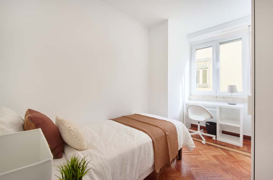 Single Bedroom in a 9-Bedroom Apartment in Rua Fialho de Almeida , Lisbon - Room 6
