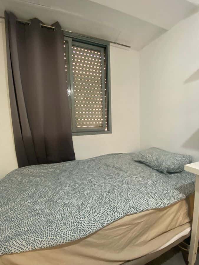 Habitación en piso de 4 habitaciones en Algirós