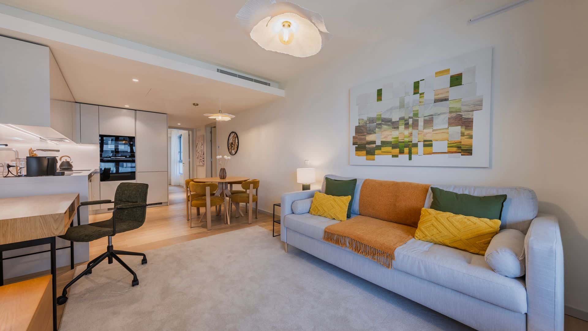 Upscale 1BDR with Pool & Parking