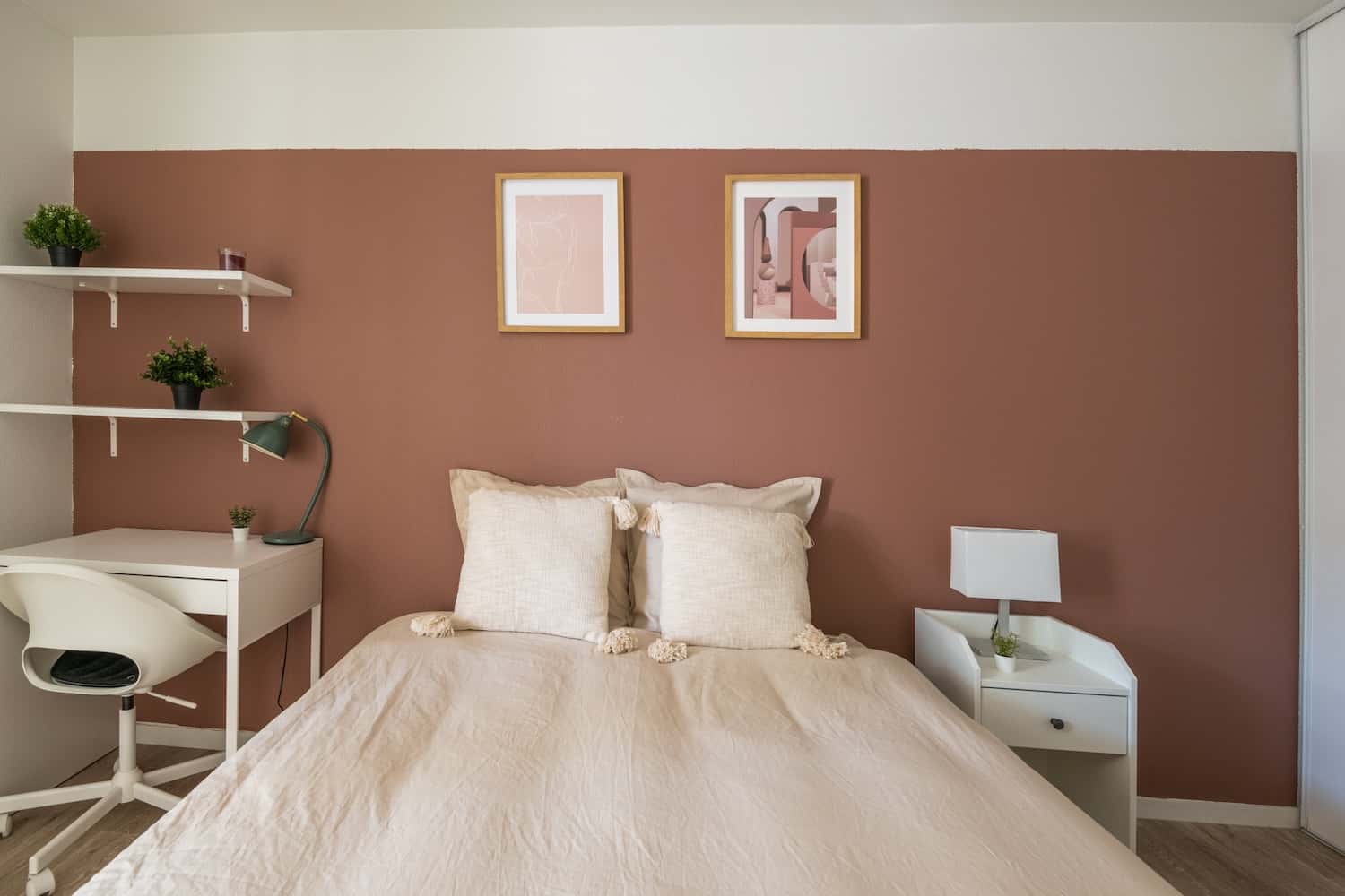 Move into this 11 m² bedroom