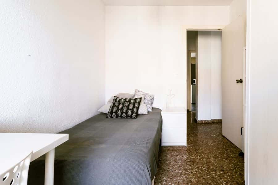 Habitación en piso de 5 habitaciones en Algirós
