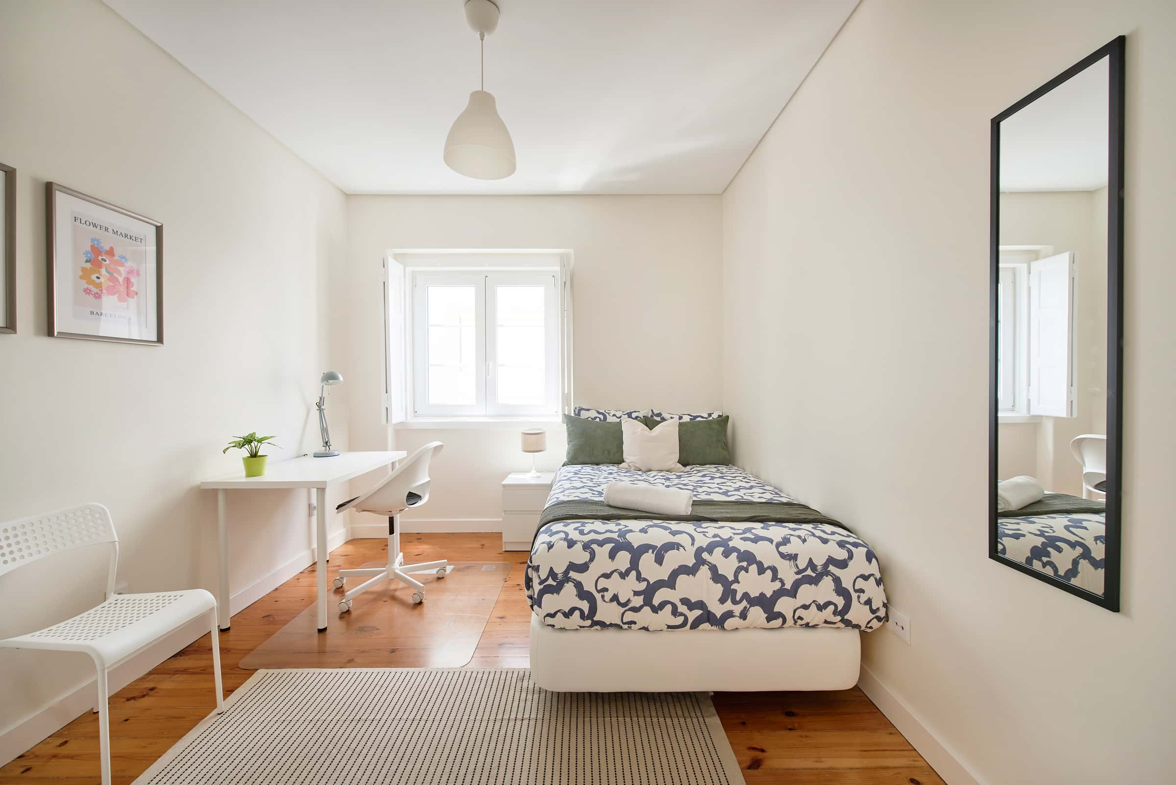 Room in R. António Patrício 24, 1700-162 Lisboa, Portogallo