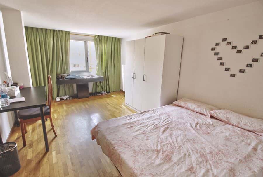 Habitación en piso de 7 habitaciones en Ciutat Jardi