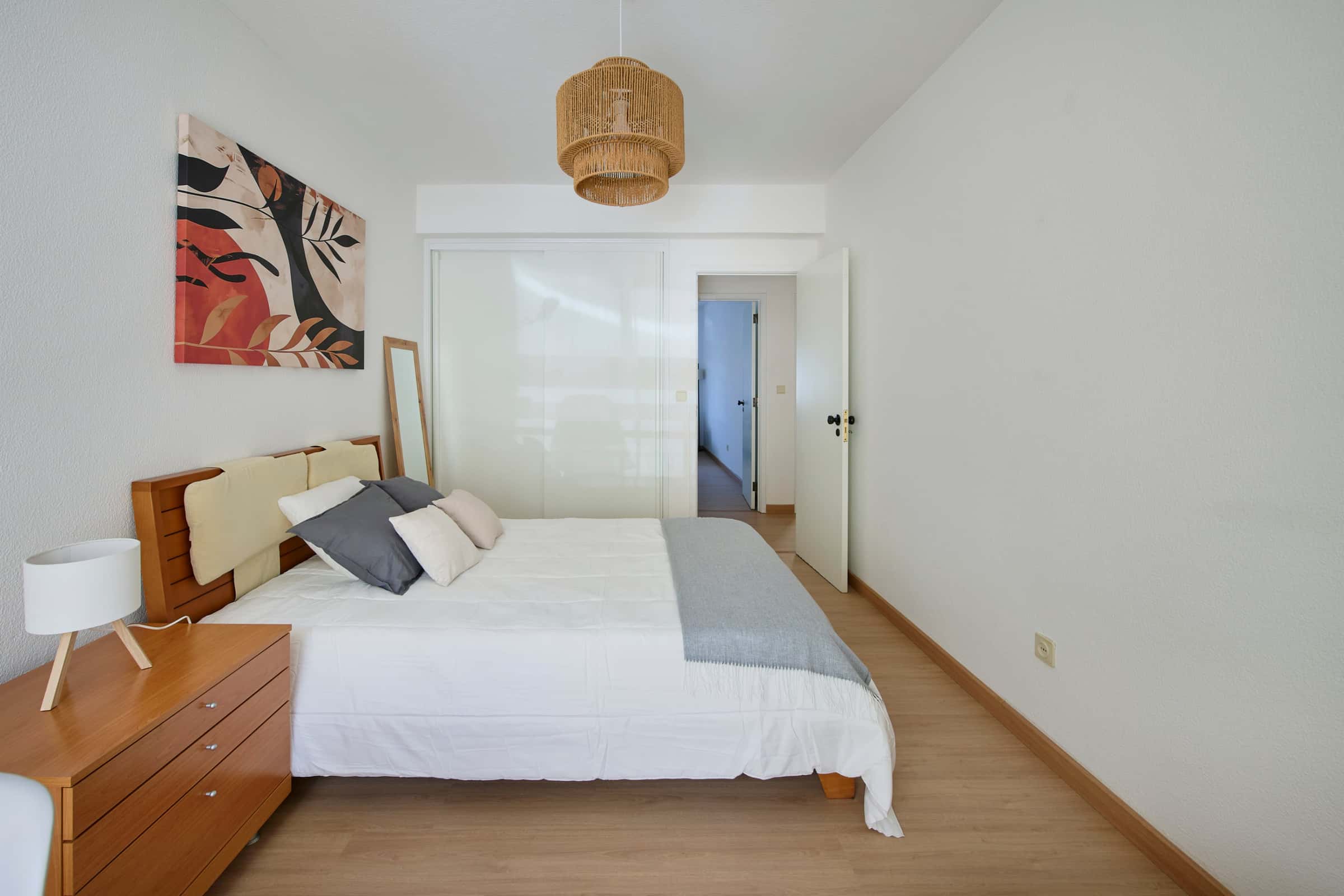 T8#R2 - Cozy bedroom in Telheiras