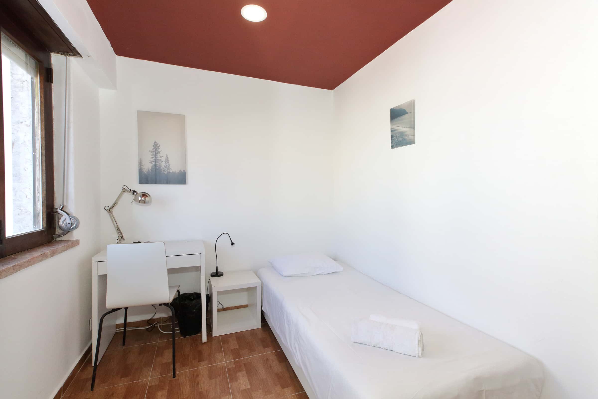 En-suite Room in Rua Ferreira Lapa, Lisbon (Students only)