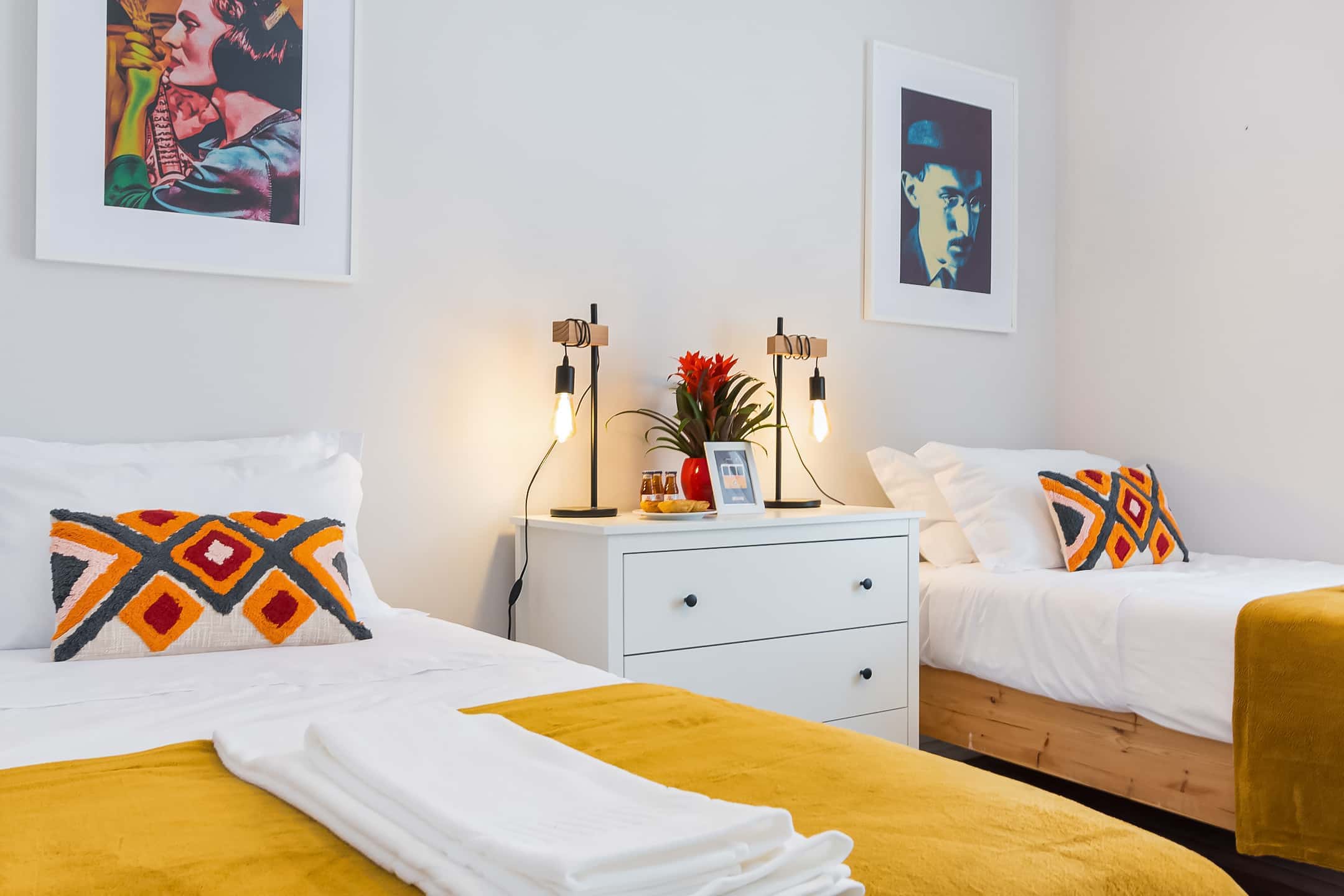Room in a 5-bedroom apartment in Rua António Pedro, Lisbon - Alfama Fado Room