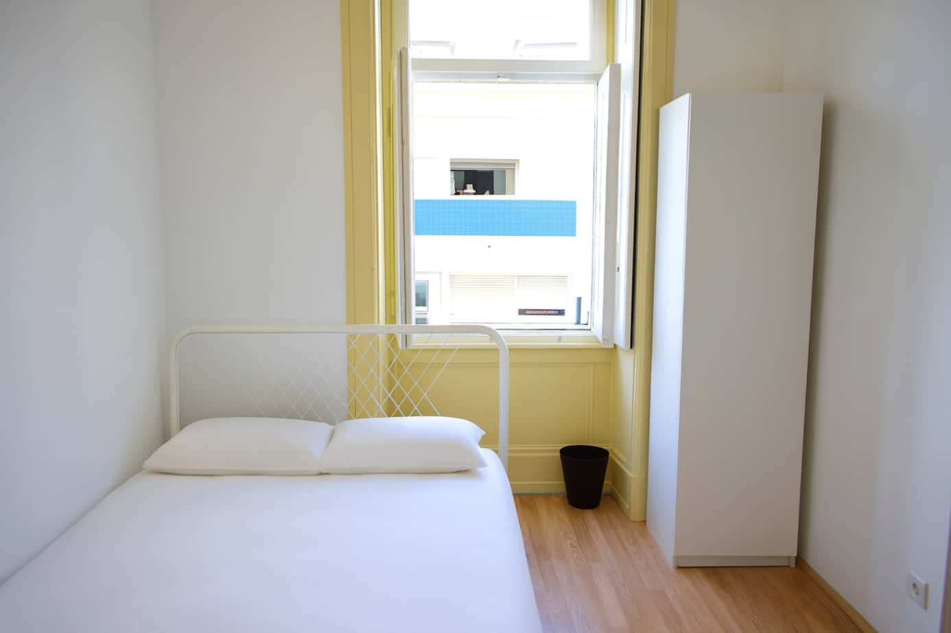 Quarto com cama de casal em apartamento com 8 quartos - independente da casa - FLAT G - G01