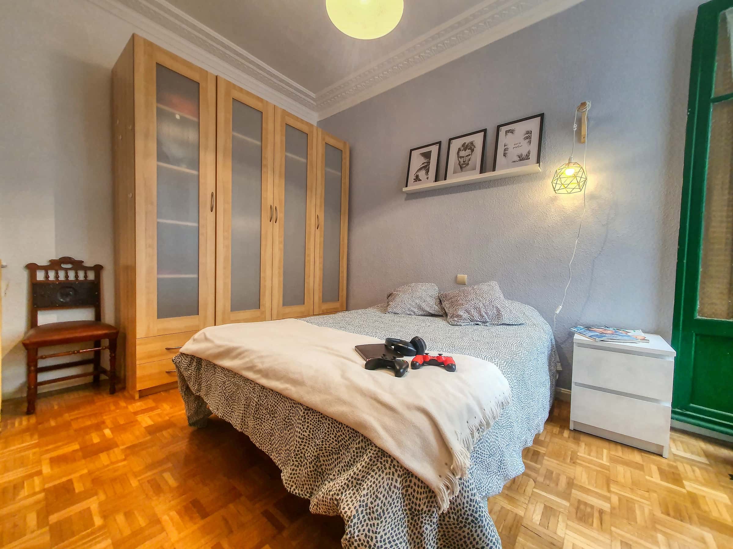 Chambre dans Calle de Vallehermoso, Madrid pour 100 m² avec 5 chambres