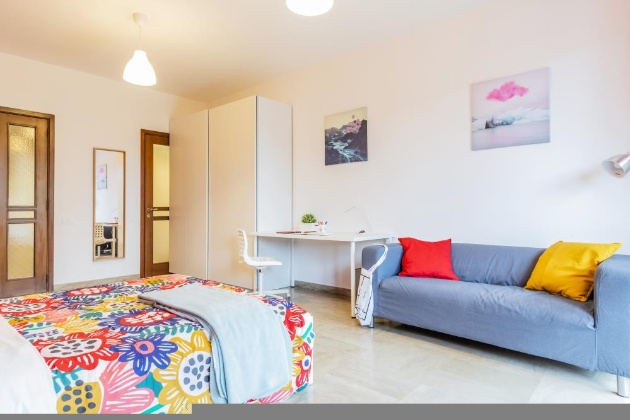 Listing photo thumbnail