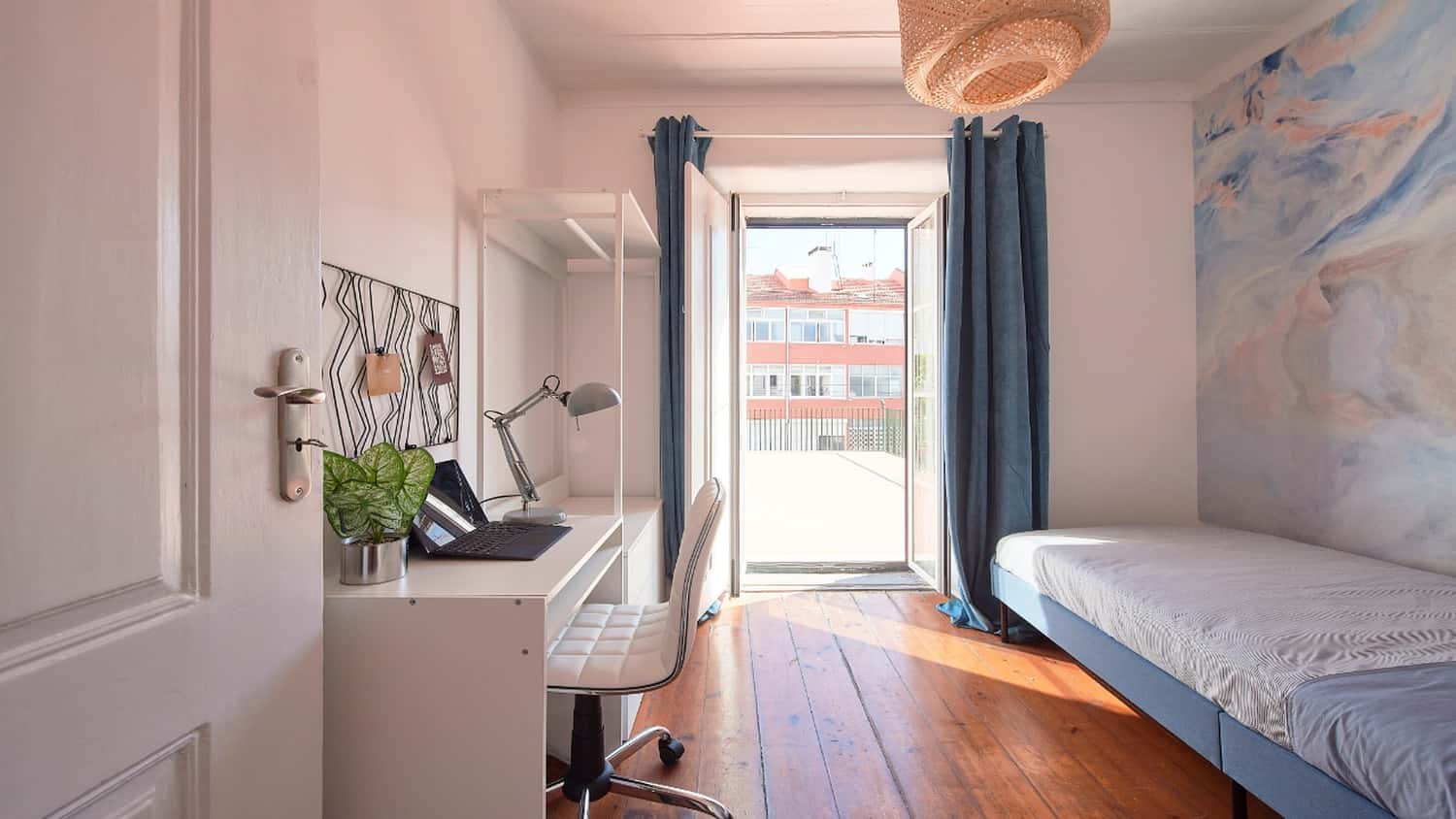 Room 5 - 43. Largo Domingos Tendeiro 14