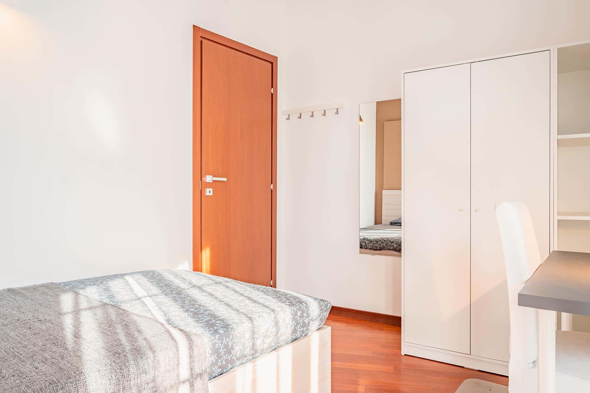 via santa rita da cascia 35  private room s4