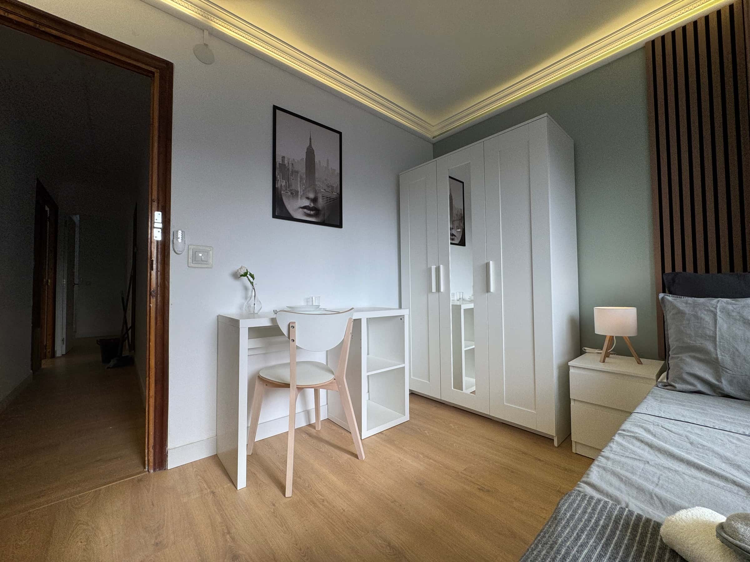 Zimmer in Plaza Villafranca de los Barros, Madrid für 100 m² mit 5 Schlafzimmer