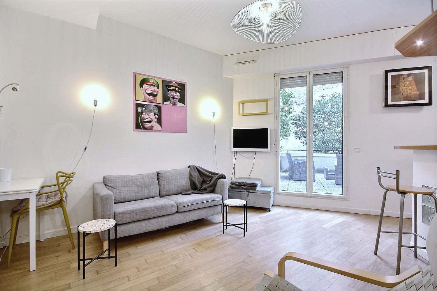 Location Appartement meublé Studio - 30m² - Montmartre / Place des Abbesses - Paris