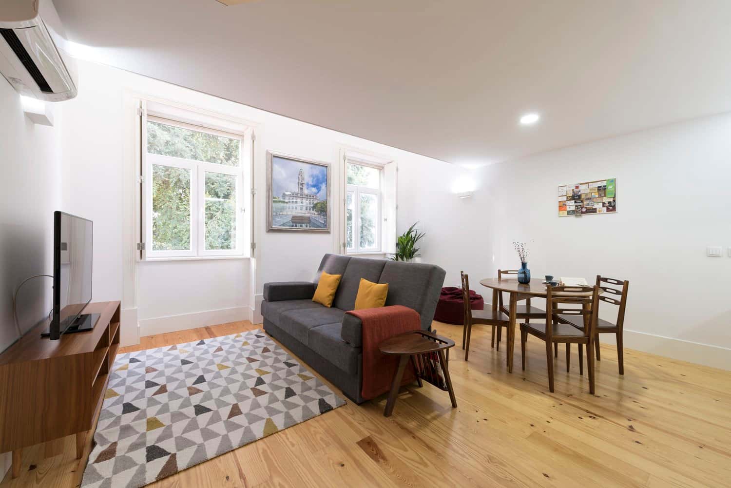 Apartment Mezzanine up to 4 people nearby Bolhão, Porto (Nov-Mar only)