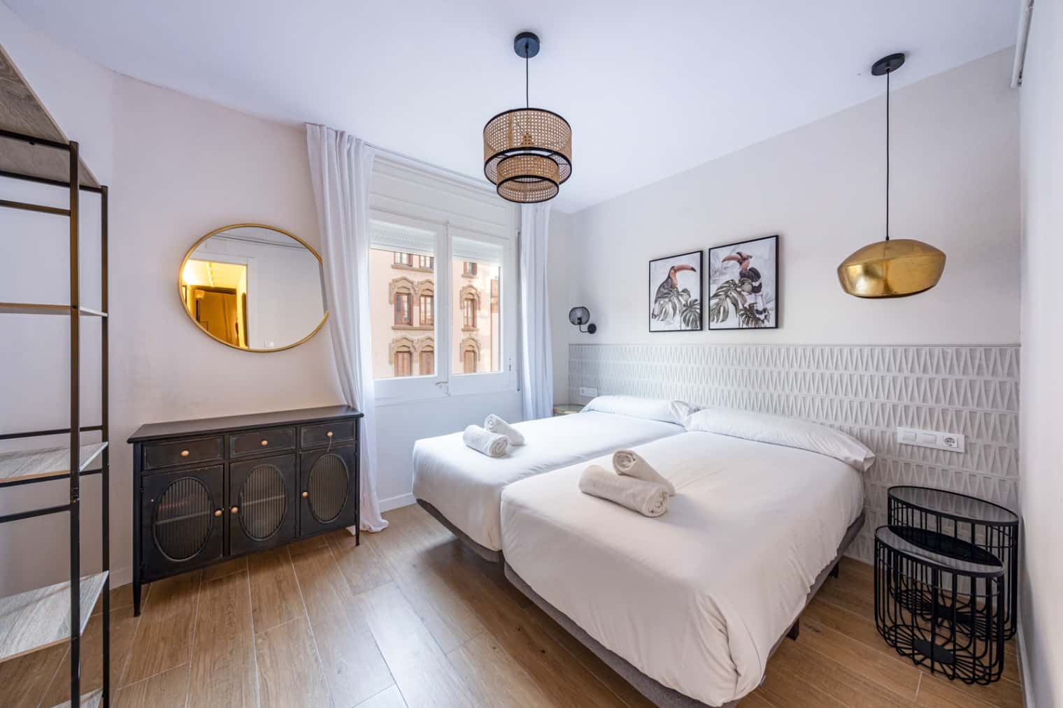 Amazing 4 bedroom flat right in Eixample, fully equippedavessera de Gràcia