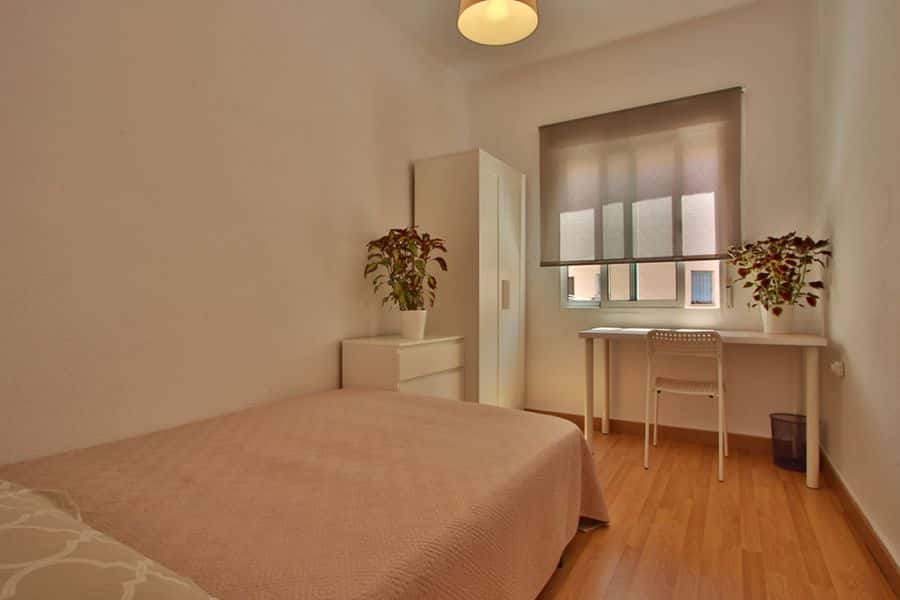 Habitación en piso de 3 habitaciones en L'amistat