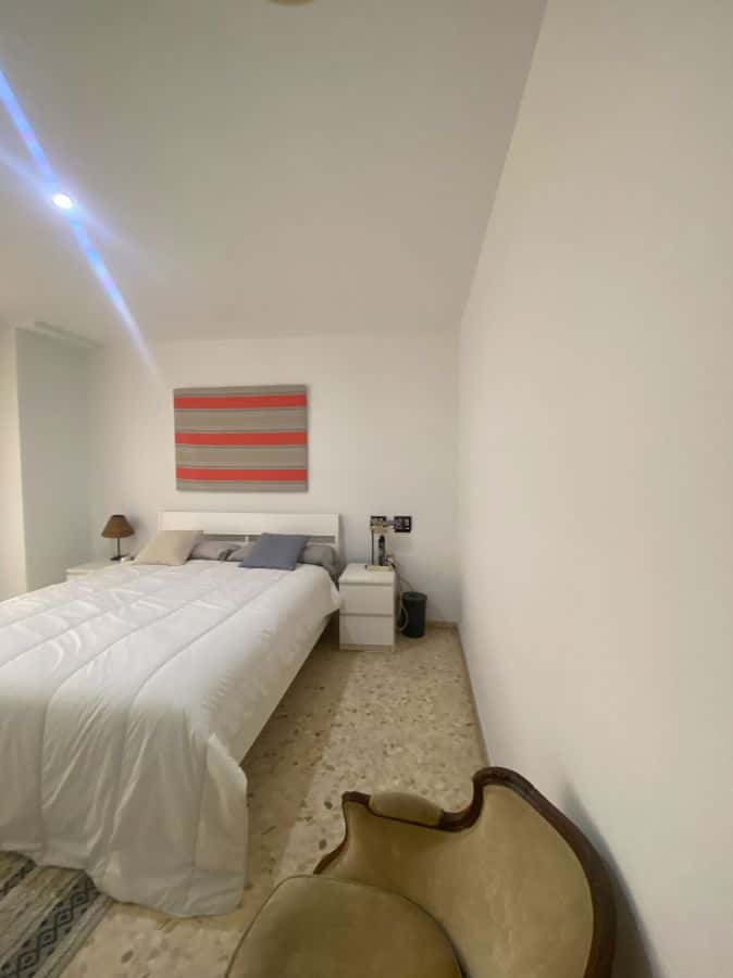 Habitación en piso de 5 habitaciones en El Pla Del Real