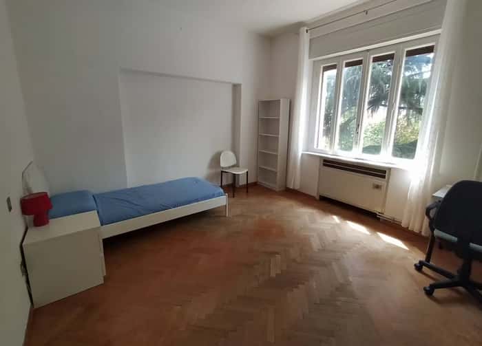 Listing photo thumbnail