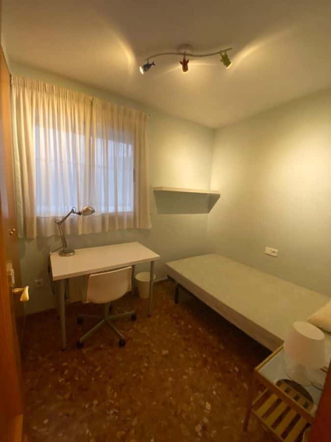 Habitación en piso de 4 habitaciones en Jesús