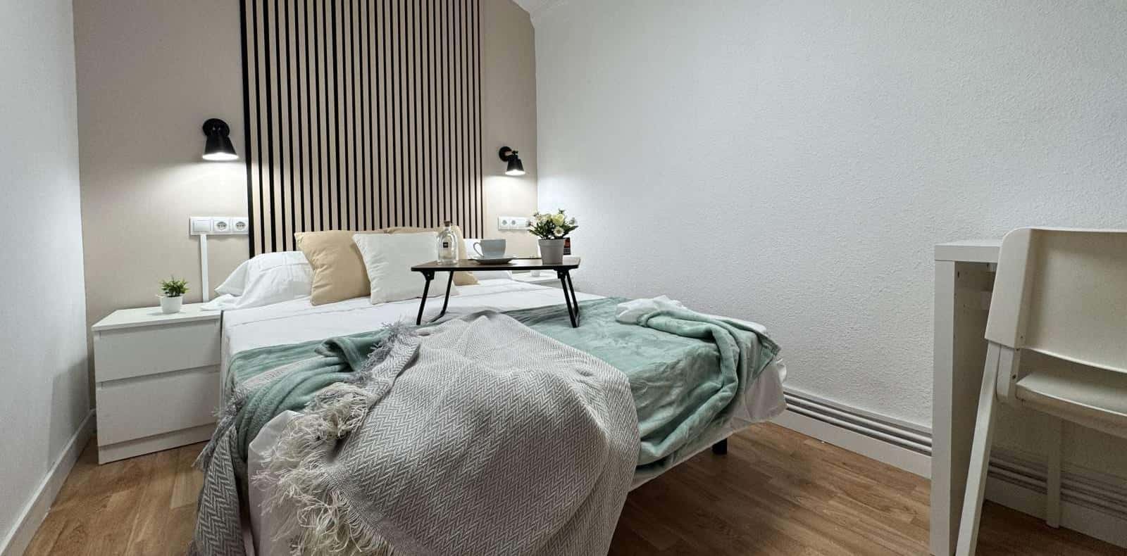 Double bed in 4-Bedroom Shared Apartment in Madrid