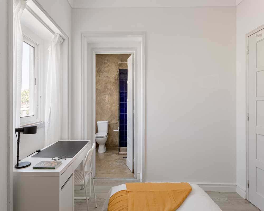 Ensuite Room in 7-bedroom apartment in Alvalade, Lisbon - Room 3