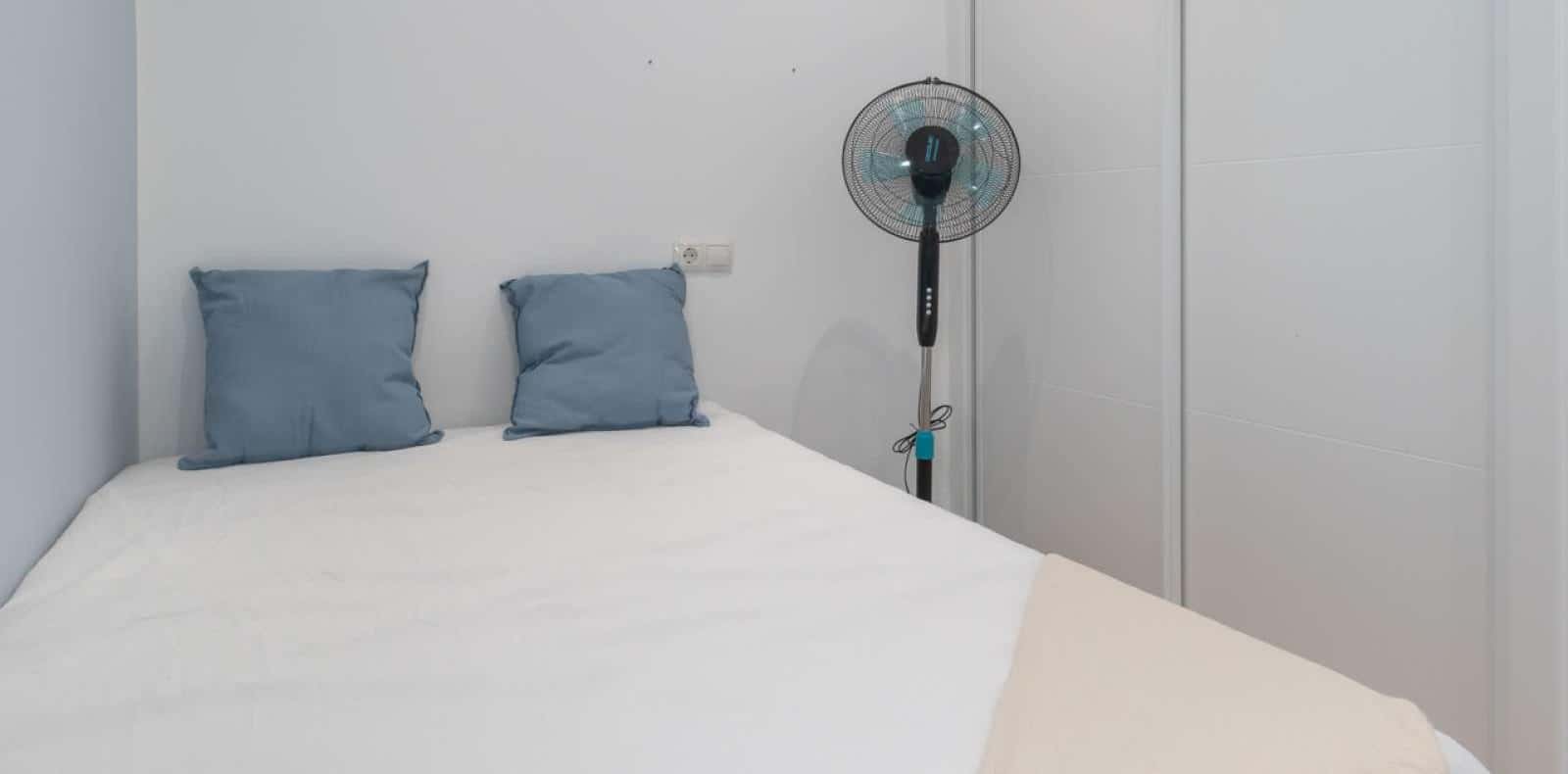 Double bed in Rooms for rent in 4-bedroom apartment in Arganzuela