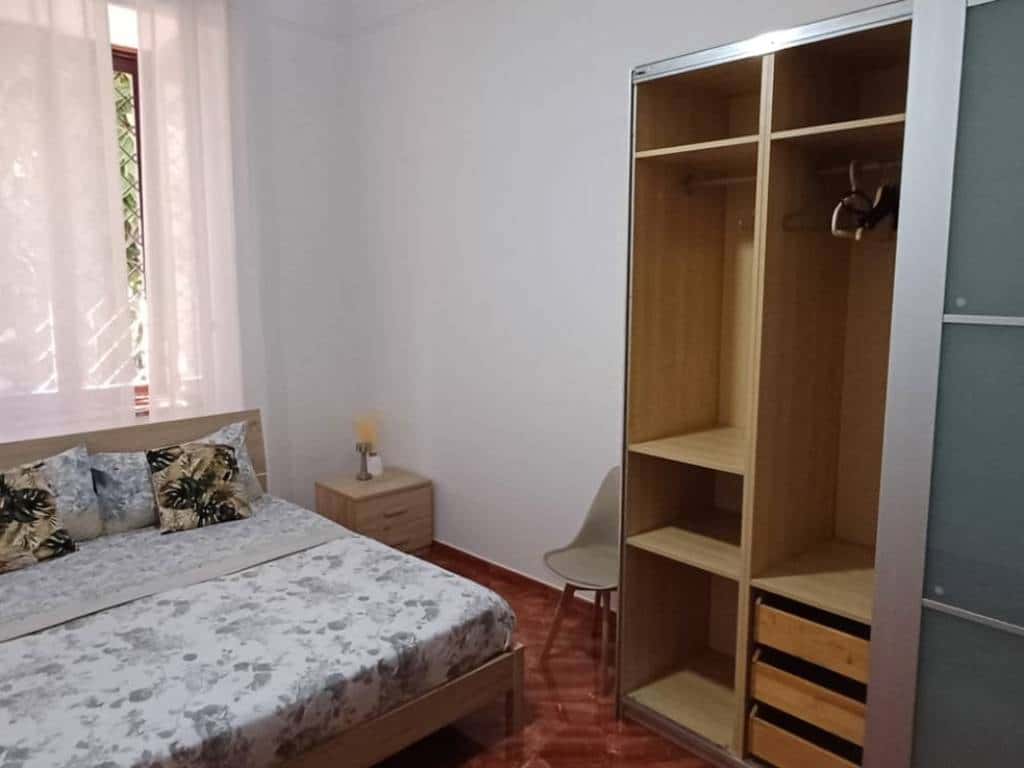 Quarto em Via Leone Marsicano, Napoli para 120 m² com 4 quartos