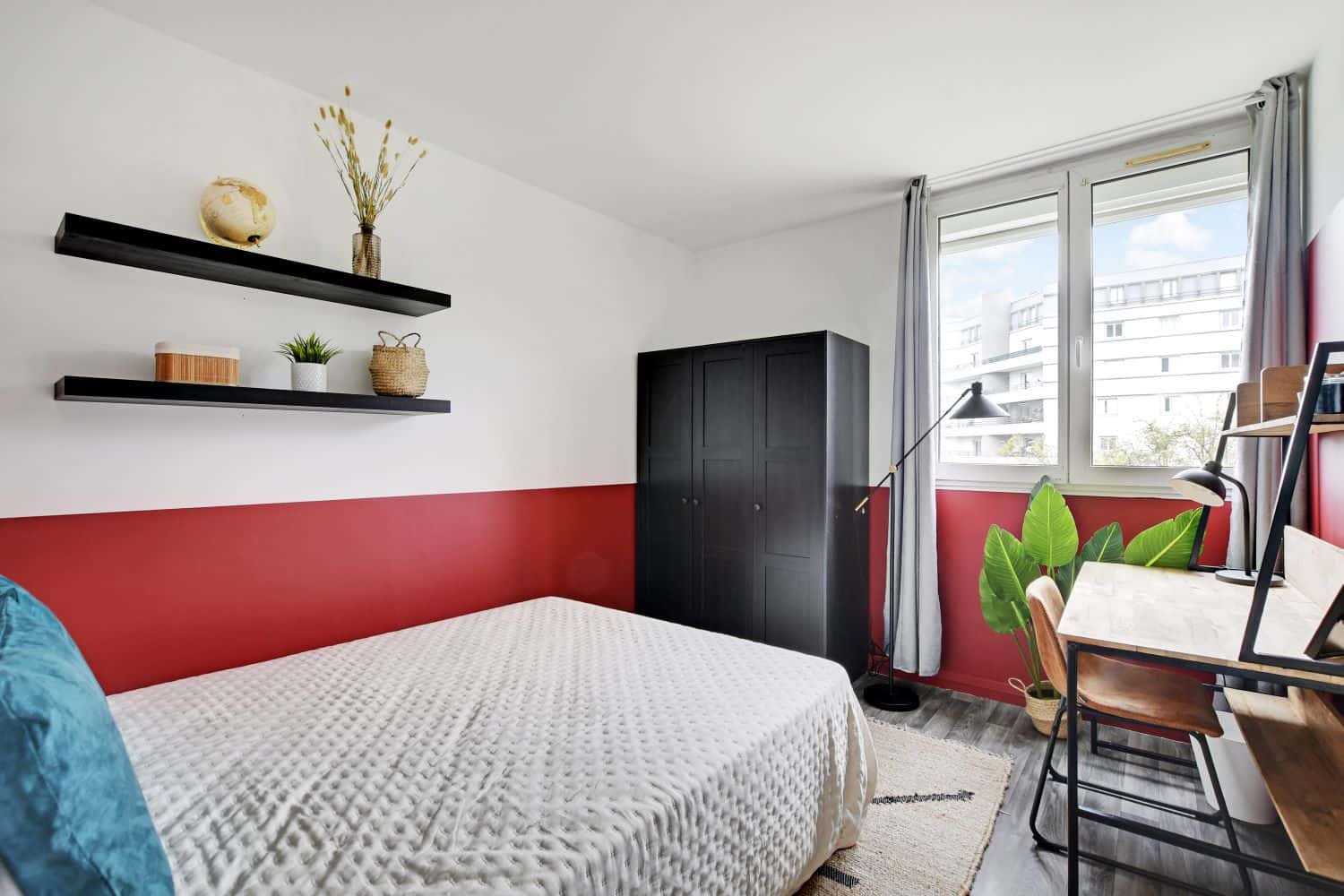 Move into this minimalist room of 10 m² for coliving rent near Paris