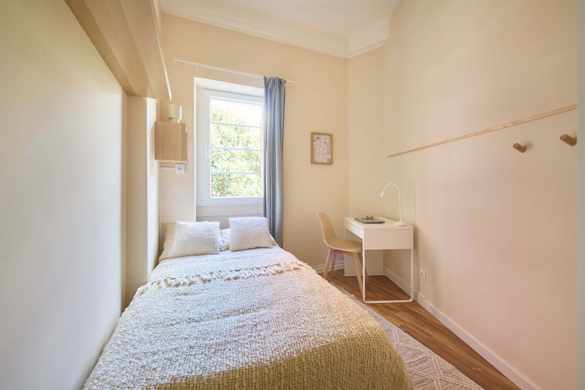 Room in Lisbon, close to the metro station Alameda - Room 9
