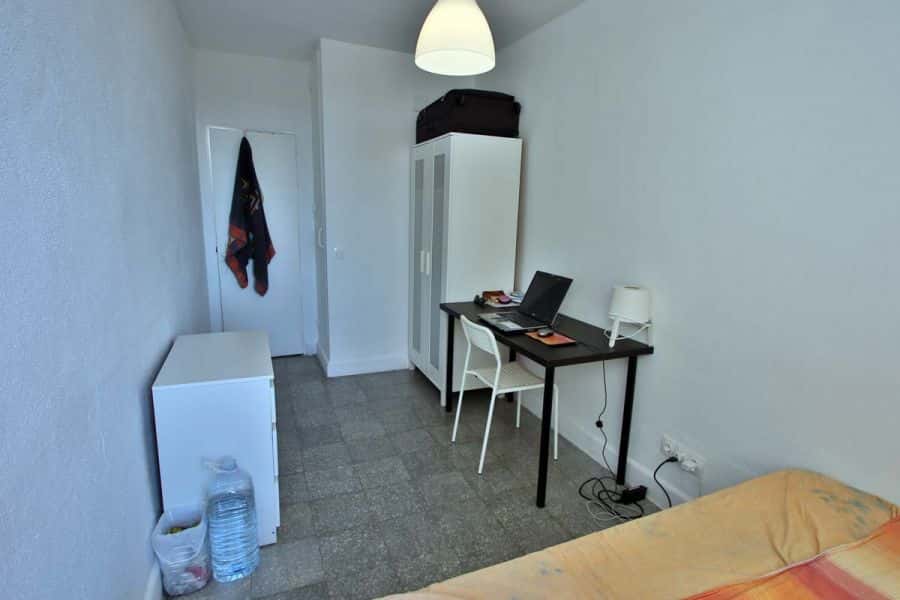 Habitación en piso de 4 habitaciones en La Petxina