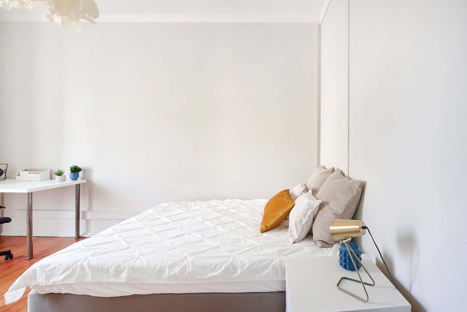 Room 2 - 25. Duque Avila 15 4D