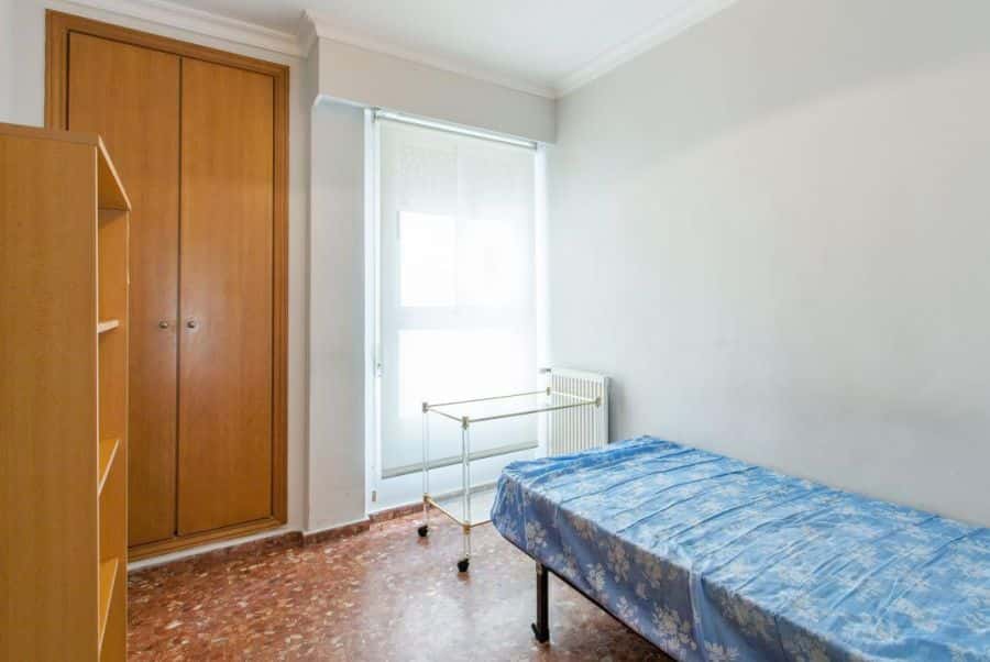 Habitación en piso de 5 habitaciones en Algirós
