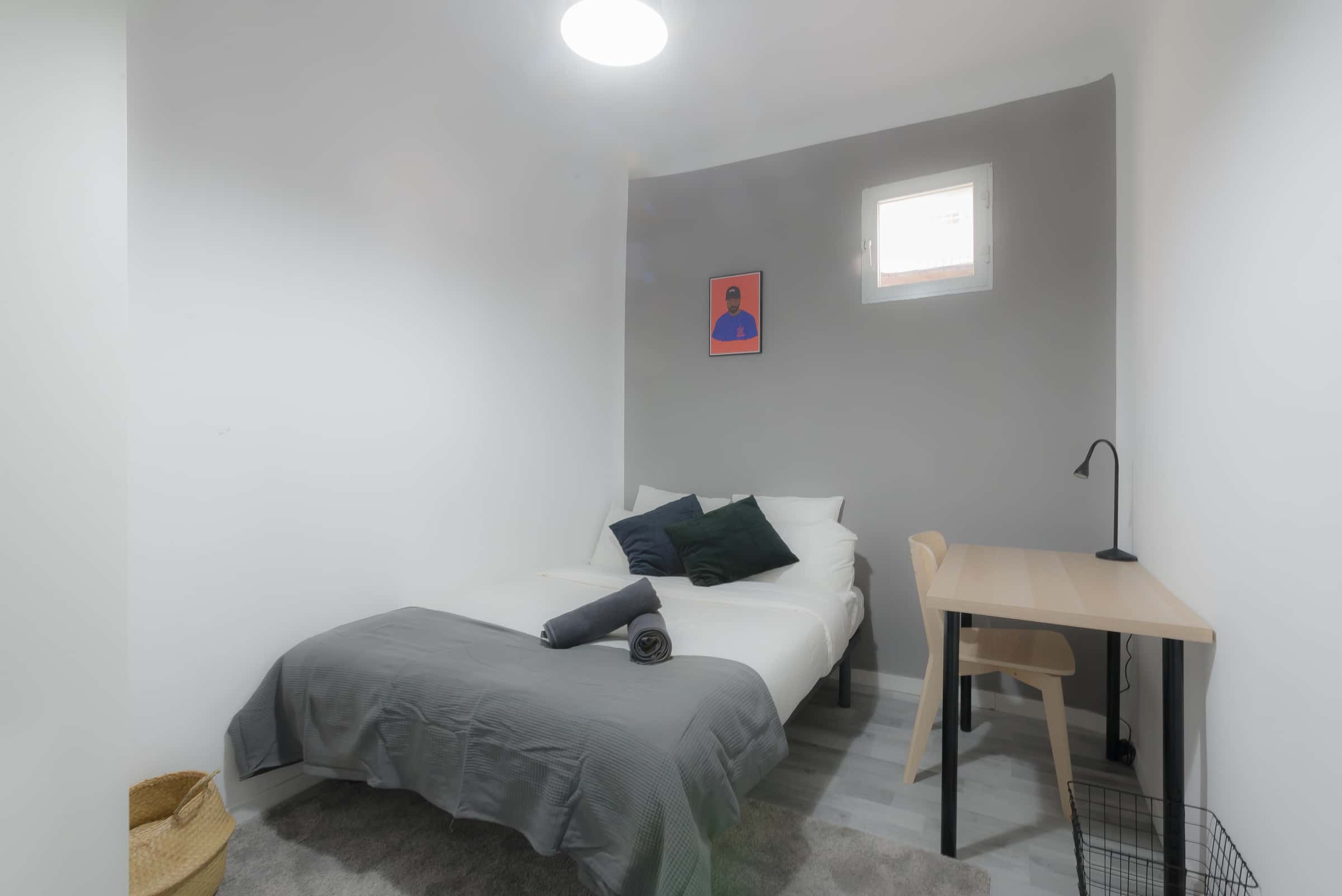 Habitación individual en Via Calle Conde de Romanones  º Cent Izq Int