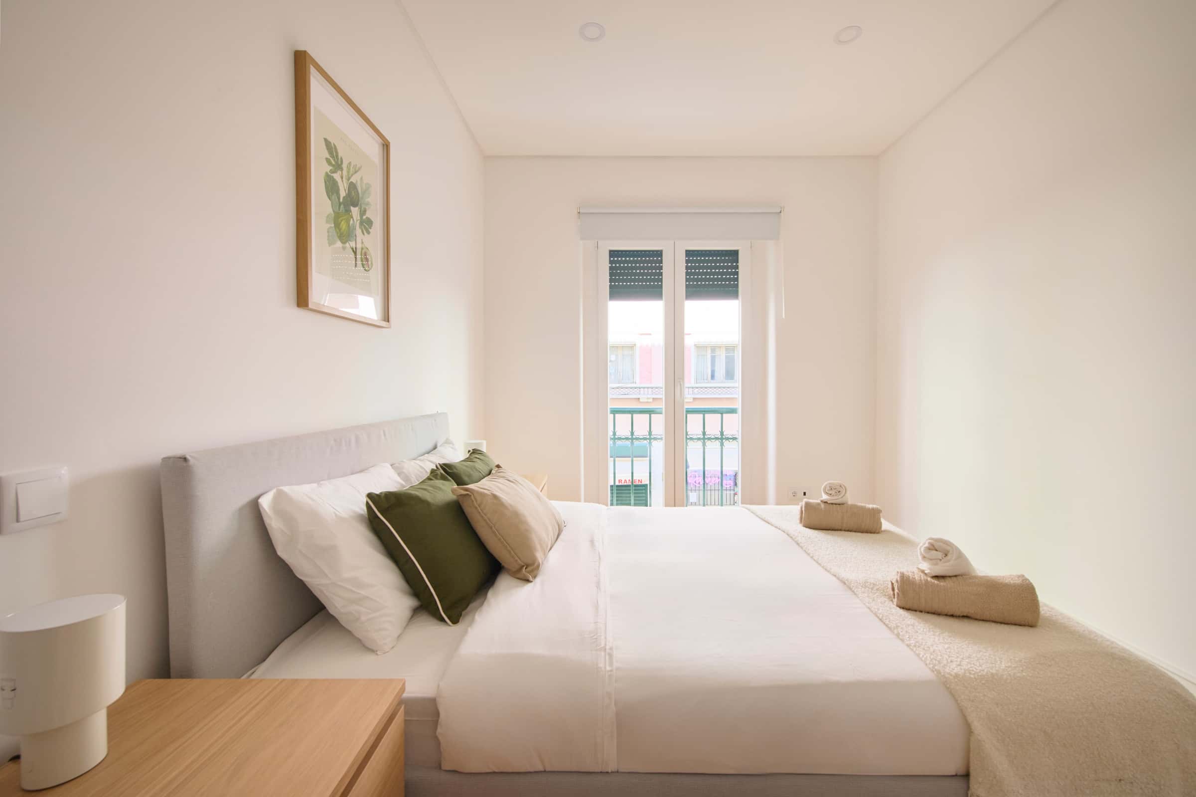 Room with private bathroom in a 4BDR apartment in Lisbon | Room 3