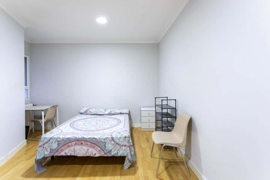 Habitación en piso de 5 habitaciones en Ciutat Vella