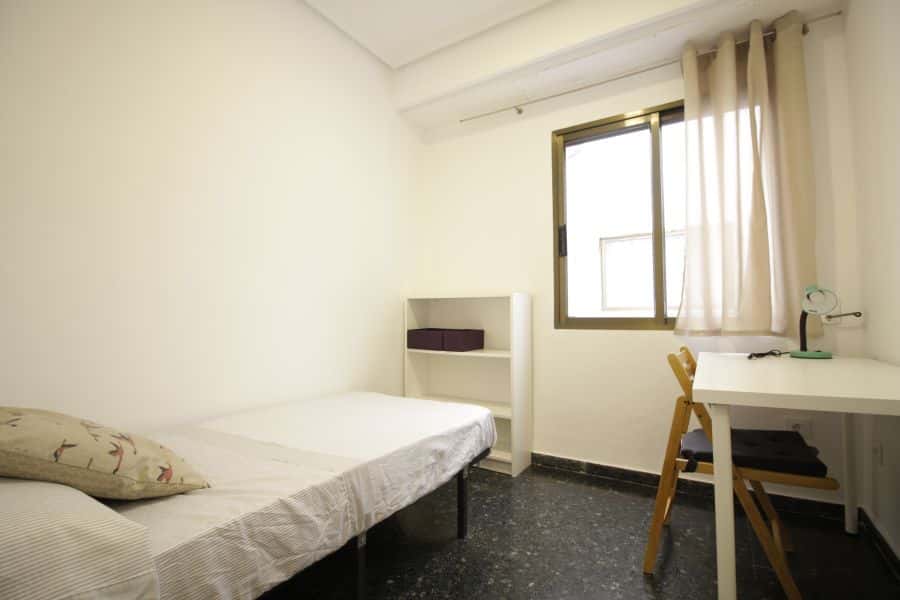 Habitación en piso de 4 habitaciones en Ciutat Vella