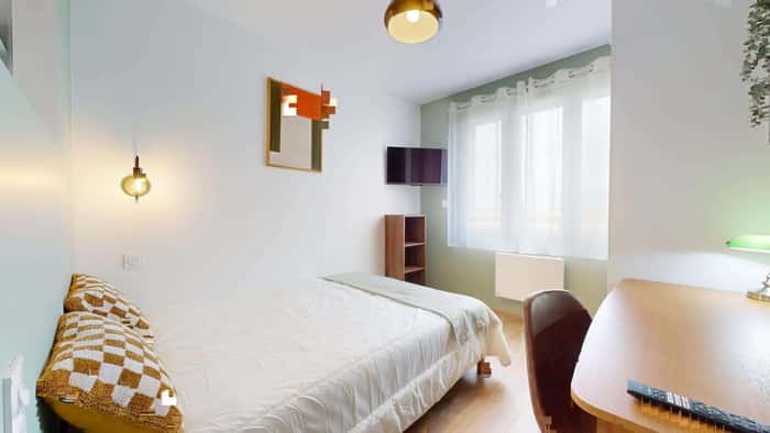 Listing photo thumbnail